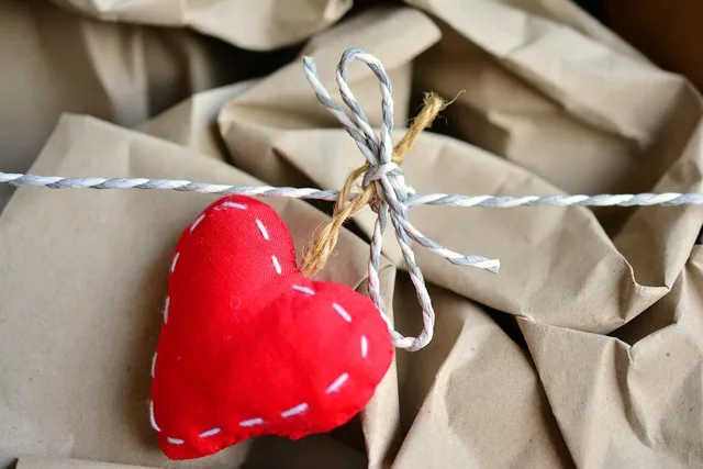 packaging, wrapping paper, wrap up, pack, move, cord, heart, transport, paper, red heart. Who is changing the work professional organizers do: hoarding, downsizing, moves